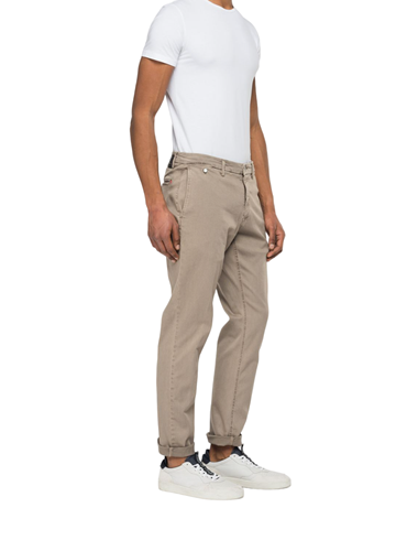 Replay BENNI HYPERFLEX REGULAR FIT CHINO HLAČE U BEŽ BOJI M9722E 8366197 - 2