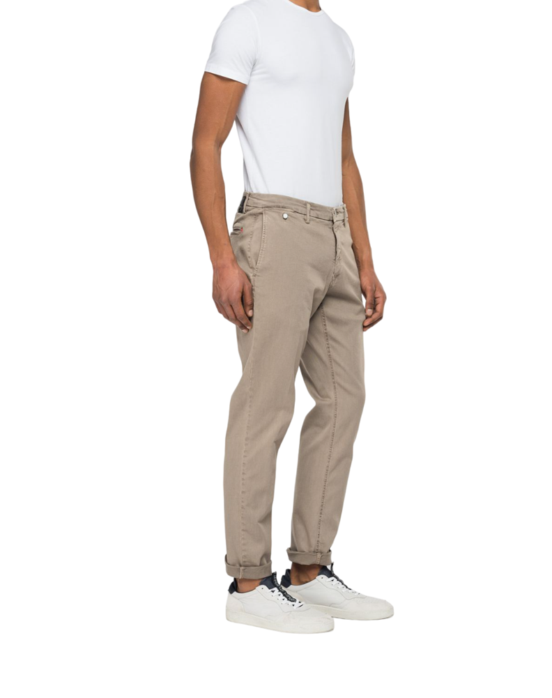 Replay BENNI HYPERFLEX REGULAR FIT CHINO HLAČE U BEŽ BOJI M9722E 8366197 - 2