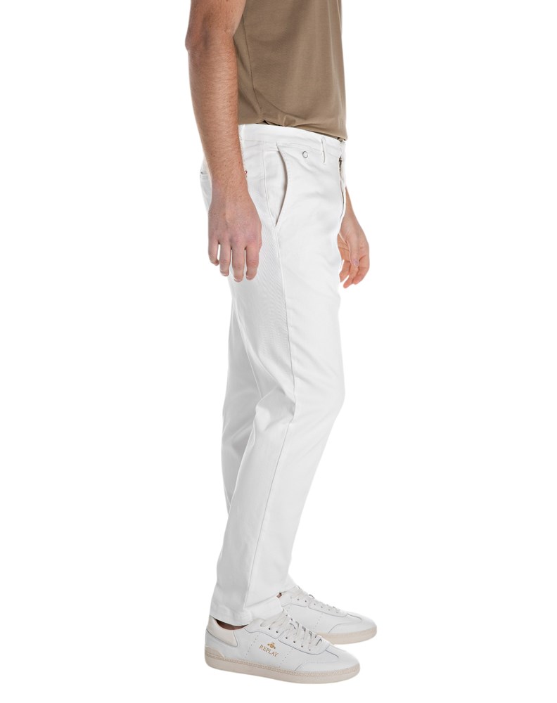 Replay BENNI HYPERFLEX REGULAR FIT CHINO HLAČE U BIJELOJ BOJI M9722E 8366197 - 3