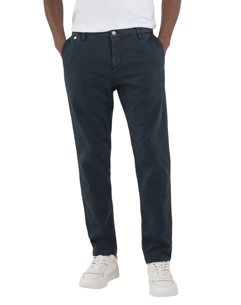 Replay BENNI HYPERFLEX REGULAR FIT CHINO HLAČE U PETROL PLAVOJ BOJI M9722E 8366197 - 2