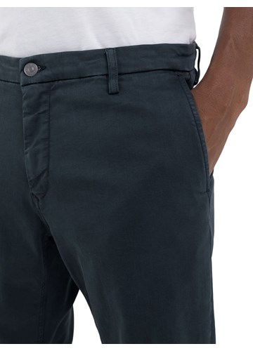 Replay BENNI HYPERFLEX REGULAR FIT CHINO HLAČE U PETROL PLAVOJ BOJI M9722E 8366197 - 4