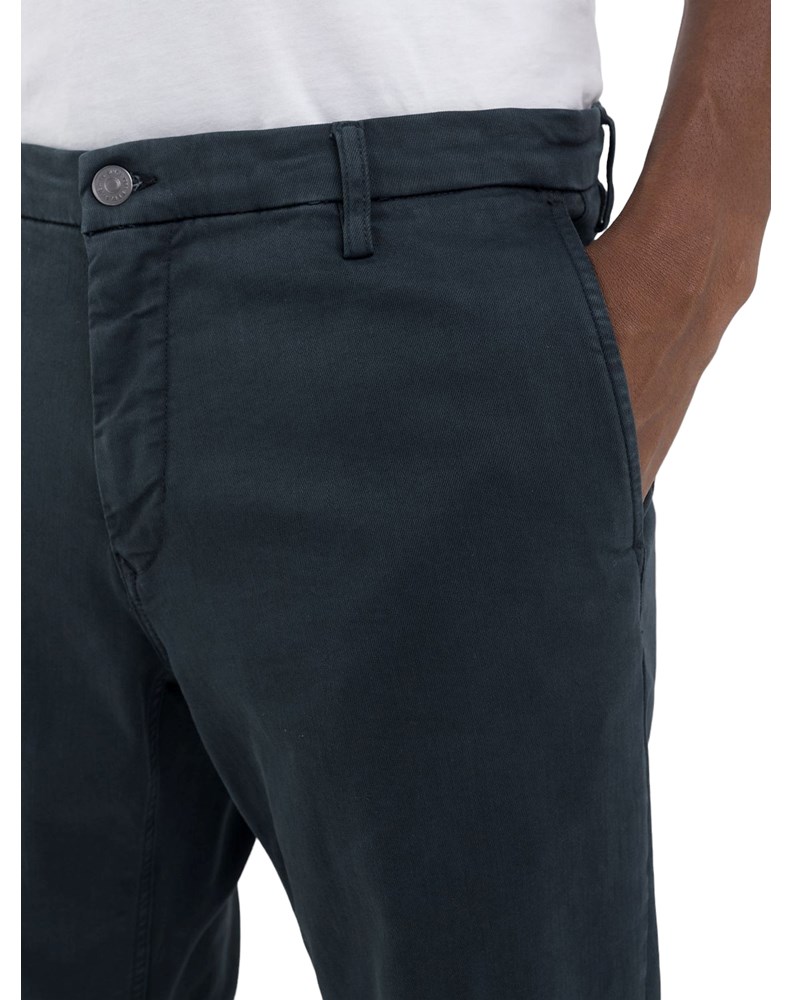 Replay BENNI HYPERFLEX REGULAR FIT CHINO HLAČE U PETROL PLAVOJ BOJI M9722E 8366197 - 4