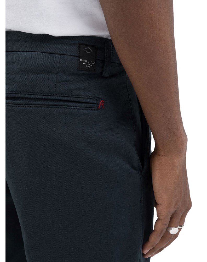 Replay BENNI HYPERFLEX REGULAR FIT CHINO HLAČE U PETROL PLAVOJ BOJI M9722E 8366197 - 5