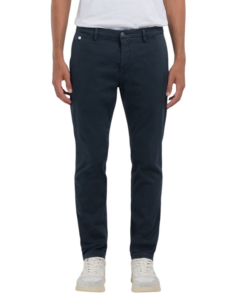 Replay BENNI HYPERFLEX REGULAR FIT CHINO HLAČE U PLAVOJ BOJI M9722E 8366197 - 3