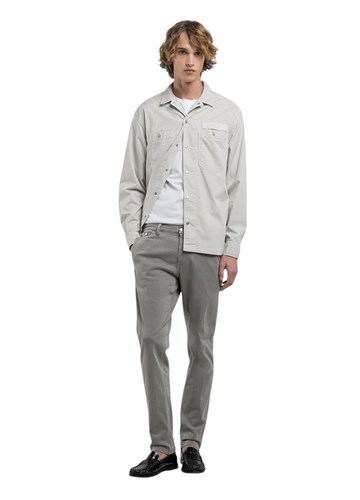 Replay BENNI HYPERFLEX REGULAR FIT CHINO HLAČE U SIVOJ BOJI M9722E 8366197 - 1