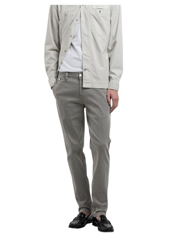 Replay BENNI HYPERFLEX REGULAR FIT CHINO HLAČE U SIVOJ BOJI M9722E 8366197 - 2