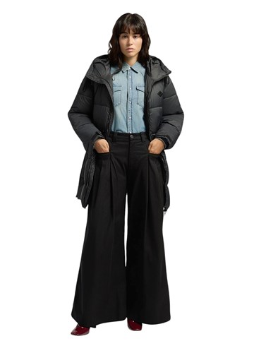 Replay CRNE HLAČE OPUŠTENOG KROJA OD CAVARLY TKANINE - 1 Replay CRNE HLAČE OPUŠTENOG KROJA OD CAVARLY TKANINE - 1