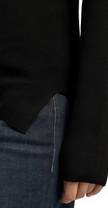 CRNI PULOVER NA V IZREZ - 6