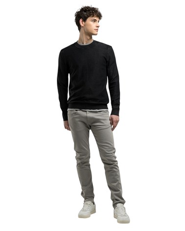 Replay crni regular fit pulover s vezenim detaljima