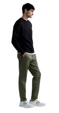 CRNI SWEATSHIRT OD FROTIRA S IZVEZENIM SLOVOM R - 4