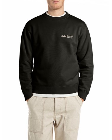 Replay crni sweatshirt s mini natpisom na prsima