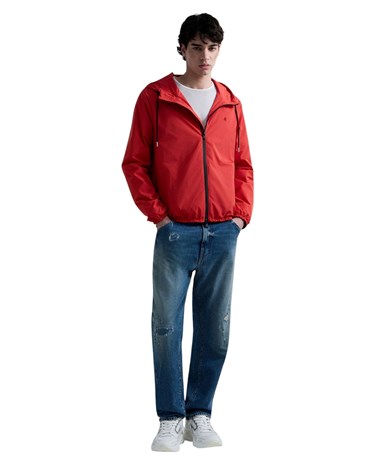 Replay crvena jakna s kapuljačom i r logotipom