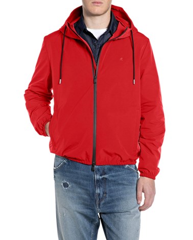 Replay crvena jakna s kapuljačom i r logotipom