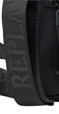 ČETVRTASTA CROSSBODY TORBICA S PODESIVIM REMENOM - 7