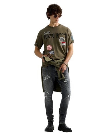 Replay relaxed-fit pamučna majica s urbanim zakrpama