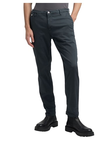 Replay BENNI HYPERFLEX REGULAR FIT CHINO HLAČE U ZELENOJ BOJI M9722E 8366197 - 2
