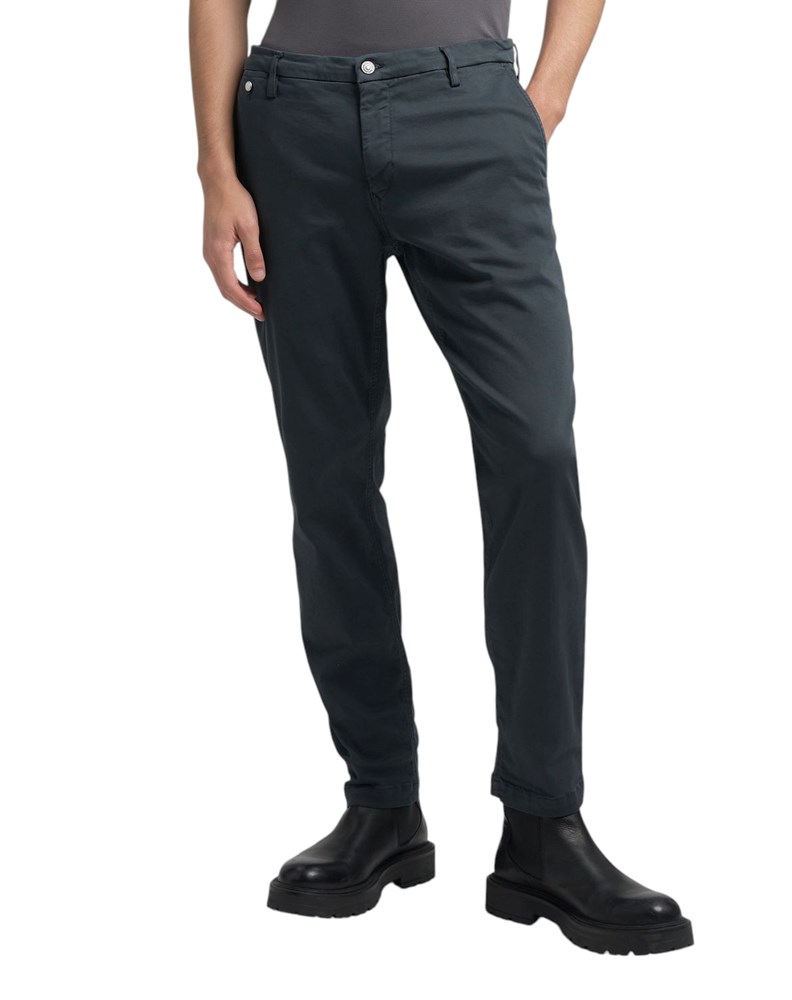 Replay BENNI HYPERFLEX REGULAR FIT CHINO HLAČE U ZELENOJ BOJI M9722E 8366197 - 2