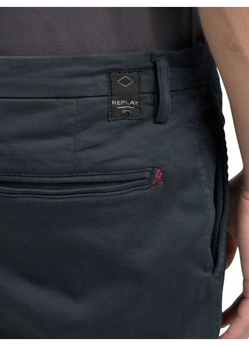 Replay BENNI HYPERFLEX REGULAR FIT CHINO HLAČE U ZELENOJ BOJI M9722E 8366197 - 6