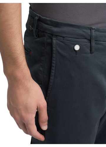 Replay BENNI HYPERFLEX REGULAR FIT CHINO HLAČE U ZELENOJ BOJI M9722E 8366197 - 7