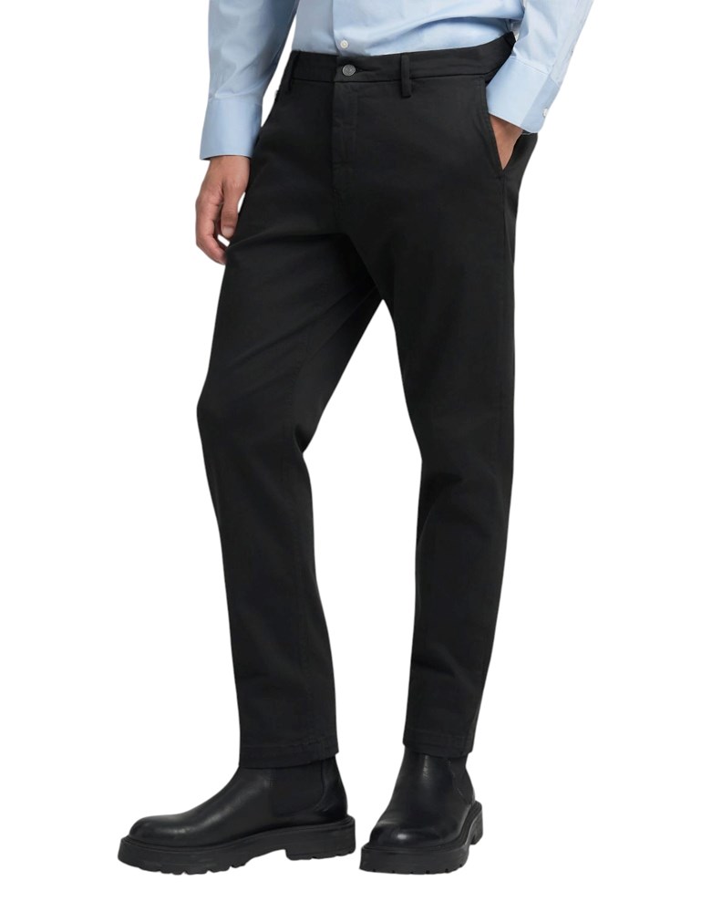 Replay BENNI HYPERFLEX REGULAR FIT CHINO HLAČE U CRNOJ BOJI M9722E 8366197 - 2