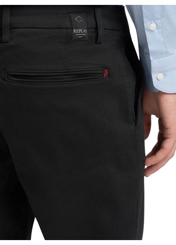 Replay BENNI HYPERFLEX REGULAR FIT CHINO HLAČE U CRNOJ BOJI M9722E 8366197 - 7