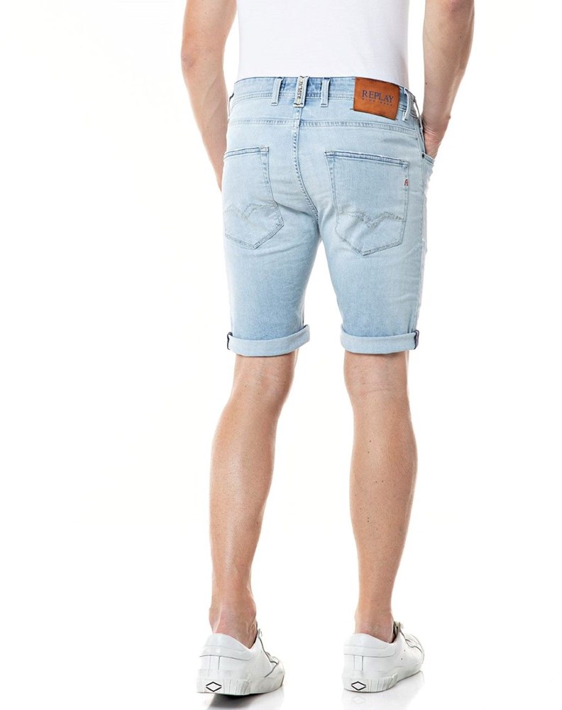Replay KRATKE JEANS HLAČE TAPERED FIT MA981Y F573816 - 2