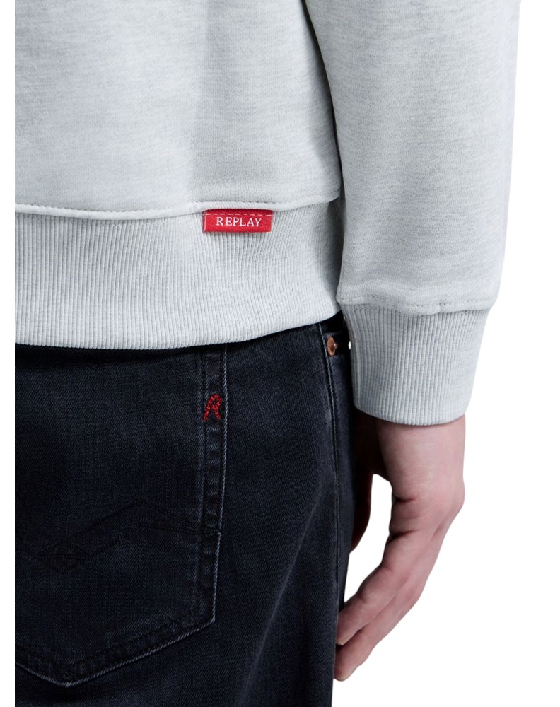 Replay MELANŽ SIVI SWEATSHIRT OD FROTIRA S IZVEZENIM SLOVOM R - 7