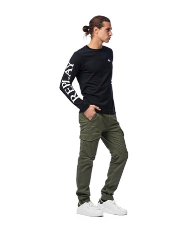 Replay crna majica s maxi natpisom replay na rukavu