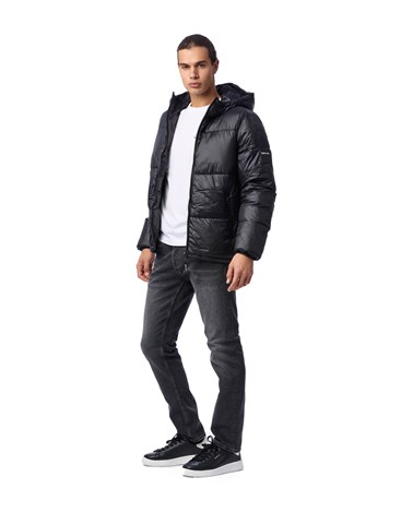 Replay crna jakna od najlona s logotip etiketom