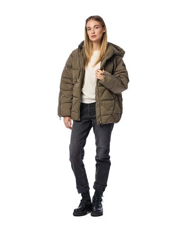 Replay topla jakna s prošivenim detaljima i kapuljačom u zelenoj boji