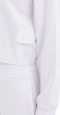 BIJELI CROPPED SWEATSHIRT S MINI KONTRASTNIM NATPISOM - 7