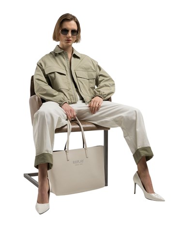 W7896  84910 Replay zelena kratka jakna s velikim džepovima Replay zelena kratka jakna s velikim džepovima