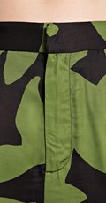 ZELENE RAVNE HLAČE OD VISKOZE S KRUPNIM CVJETNIM UZORKOM - 4