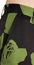ZELENE RAVNE HLAČE OD VISKOZE S KRUPNIM CVJETNIM UZORKOM - 5